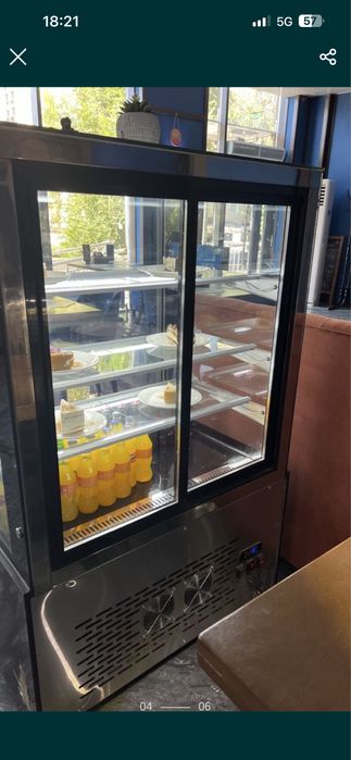 Витринный Холодильник