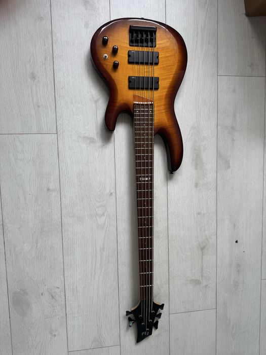 Бас-гитара Behringer