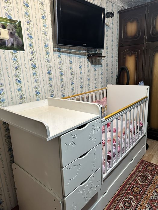 Детская кровать с маятником