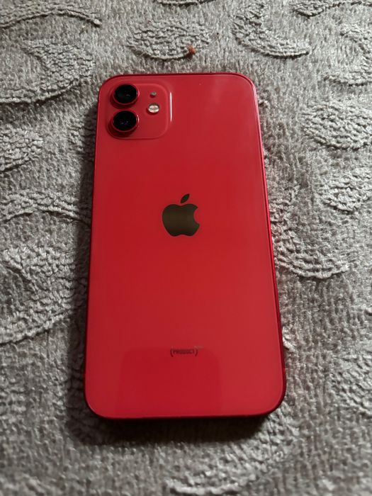 iPhone 12 червен