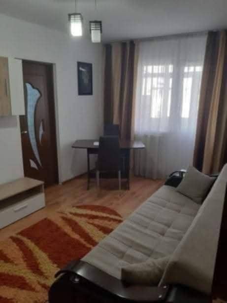 Închiriez apartament