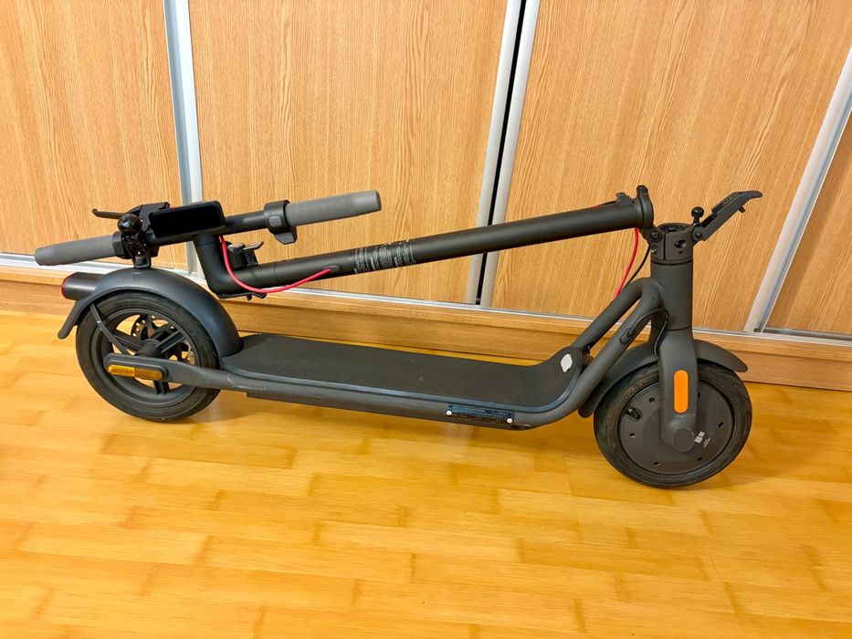 Trotinetă electrică Navee V50i Pro – ca nouă, doar 86 km, garanție 1 an