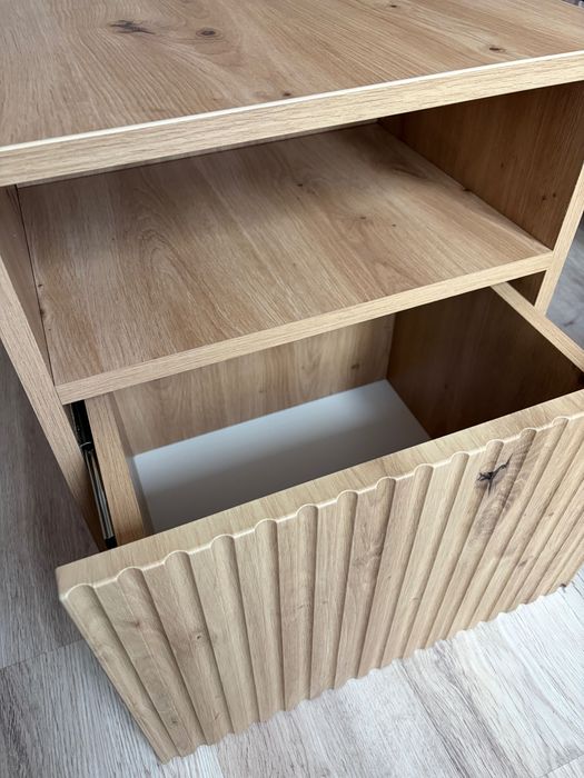 Set 2 noptiere facute la comanda aspect stejar