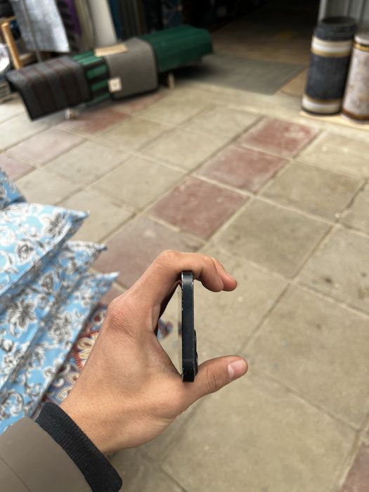 Продаю Айфонн 13