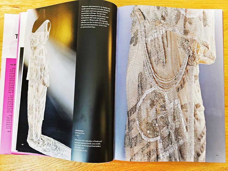 Istoria completă a modei și costumului (Antichitate – Secolul XX)