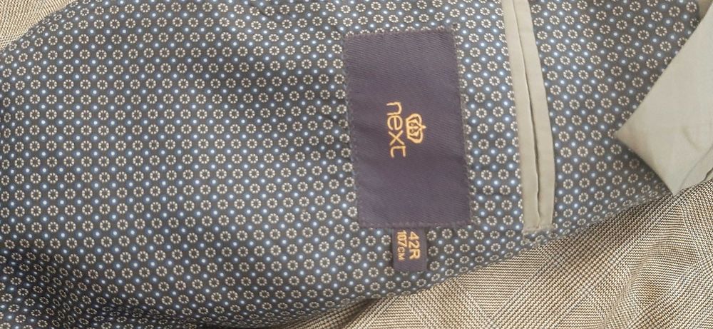 Costum barbati NEXT calitate deosebita-marimea 42R 107 cm-5 lei transp