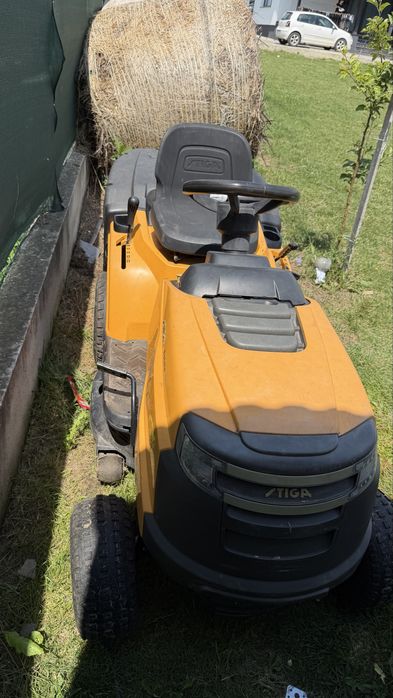 Vand sau schimb. Tractoras gazon stiga