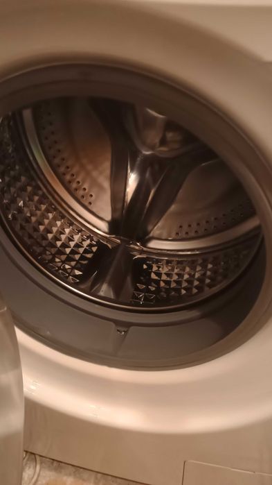 Продавам работеща пералня САМСУНГ с еко бабъл.