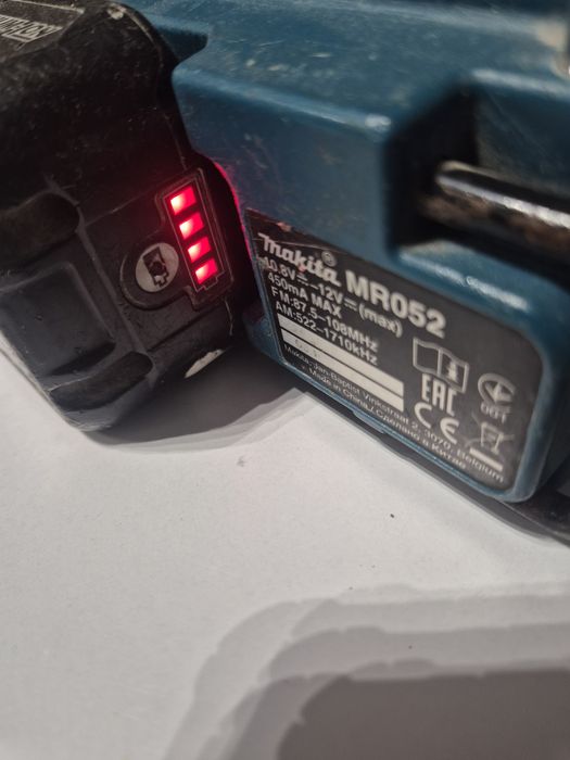 Radio makita 12v mr 052