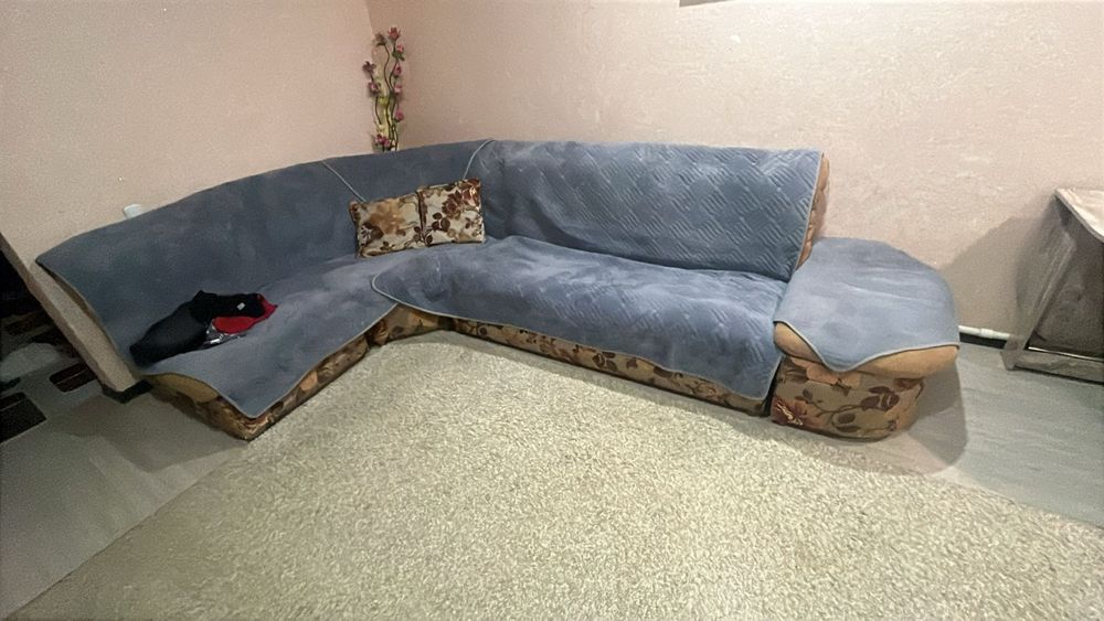Продам диван угловой срочно