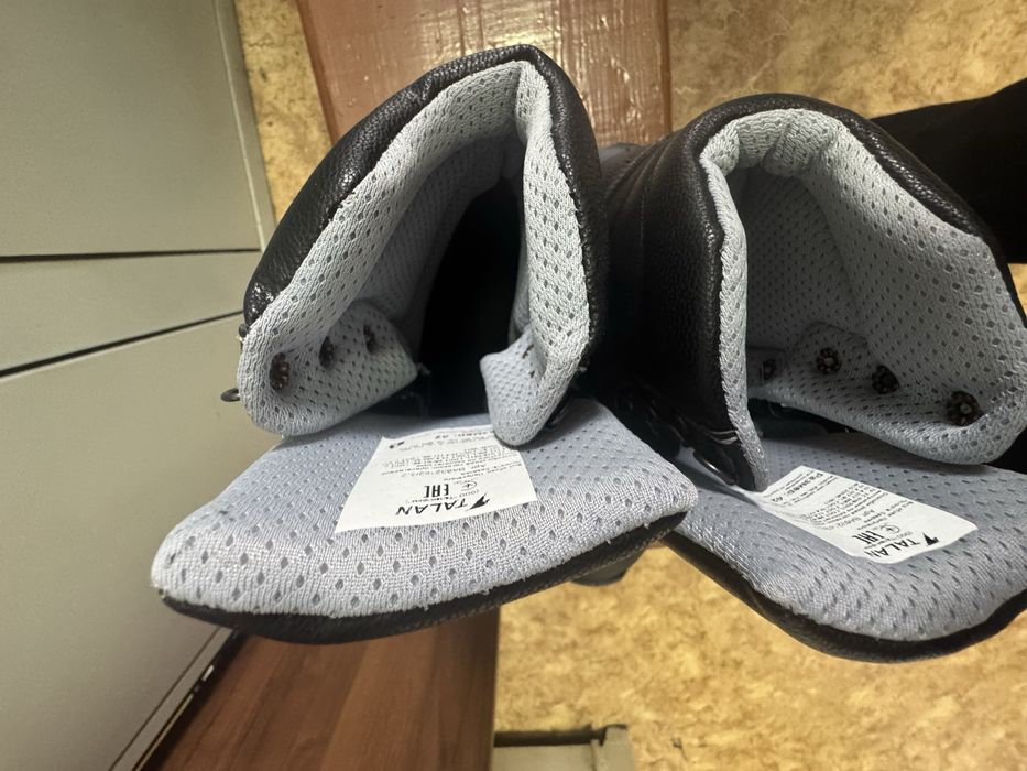 Продам ботинки новые