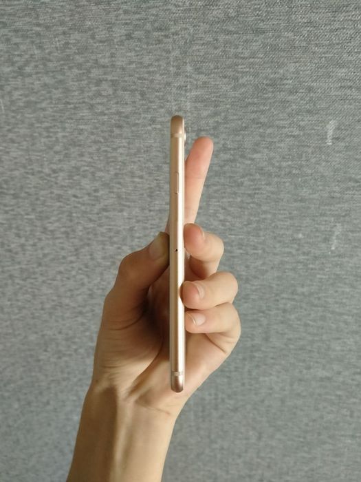 iphone 8/gold/64gb/100%akm