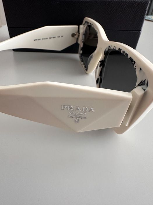 Слънчеви очила Prada