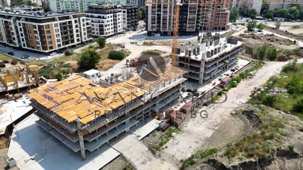 Продава се Тристаен апартамент в Пловдив, Христо Смирненски - 130 кв.м за 1462 €/кв.м - Снимка #2