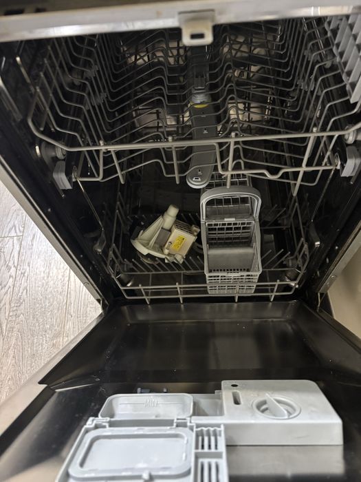 Продам посудомоечную машину Hotpoint-Ariston