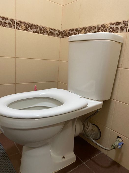 Продам унитаз коло.