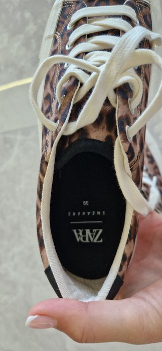 нови кецовe  Zara