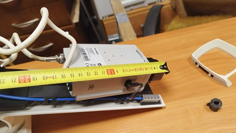 Кутия - кожух с камера за видеонаблюдение със стойка и отопление