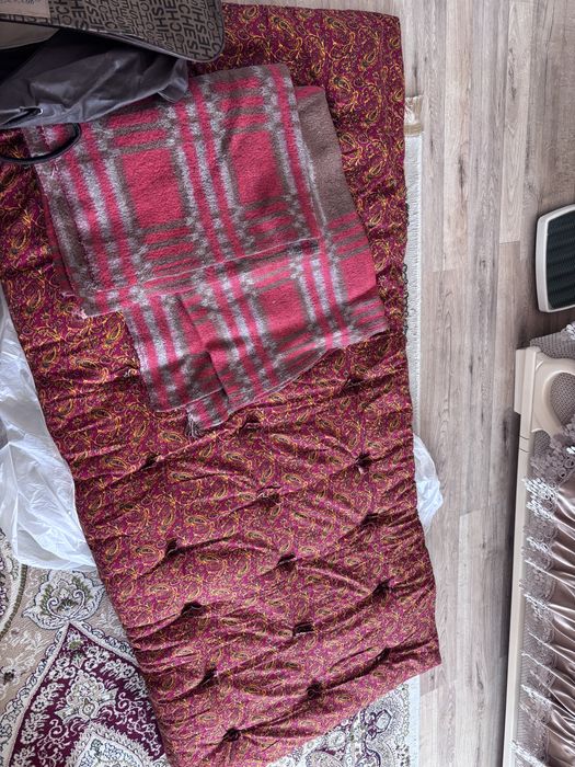 Продам Матрас новые и одеяло