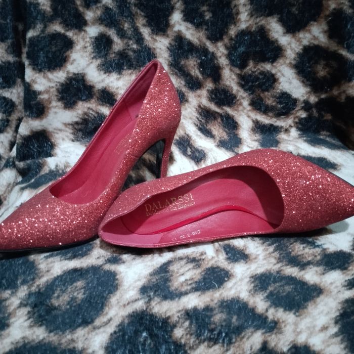 Продается обувь, срочно