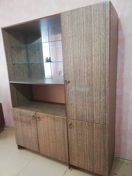 Буфет для посуды в гостиную новый