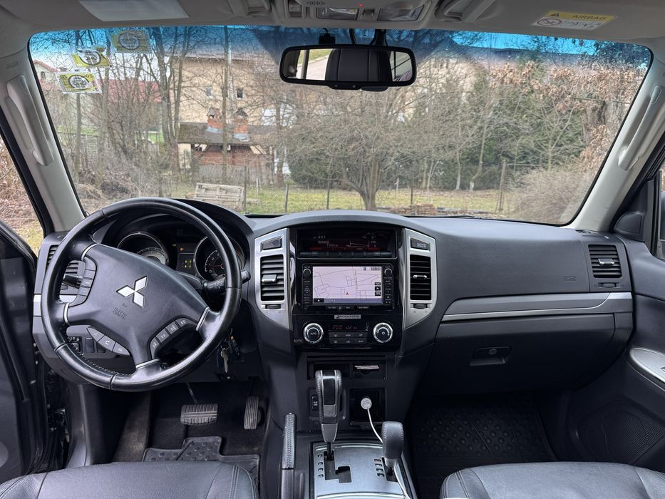 Mitsubishi Pajero 2015