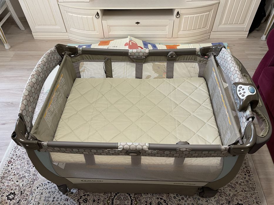 Продаю кроватку-манеж Graco.