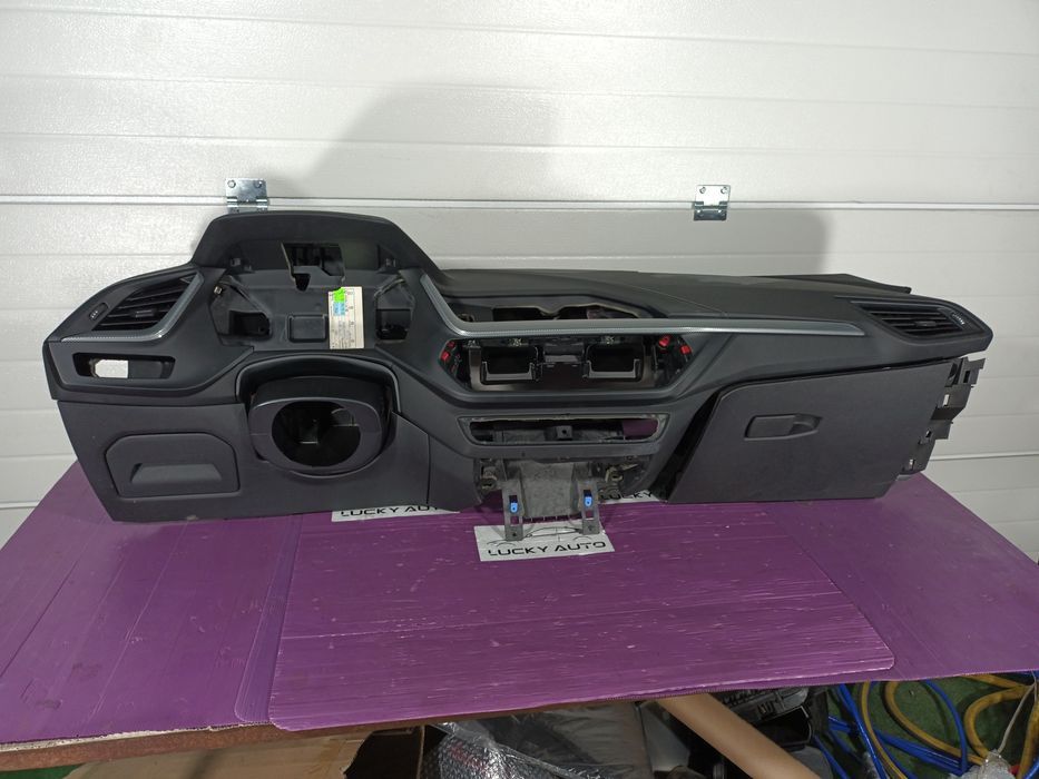 Plansa de bord bmw serie 1 f40