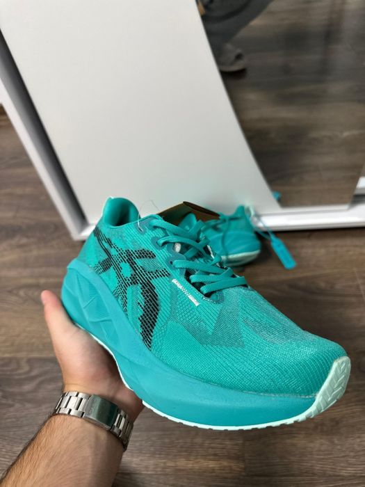 Asics Novablast 5 mărimea 42,5