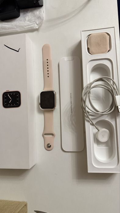 Продам Apple Watch 5 Series 44mm