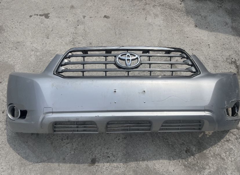 Передний бампер Toyota Highlander 2008