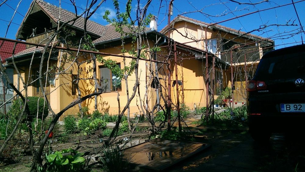 Casa de vanzare +teren generos