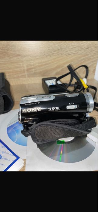 Продаю видеокамеру срочно