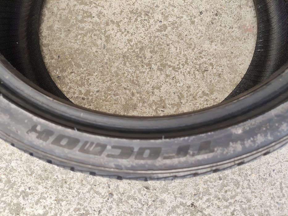 Продавам 2 гуми / 225/35/19