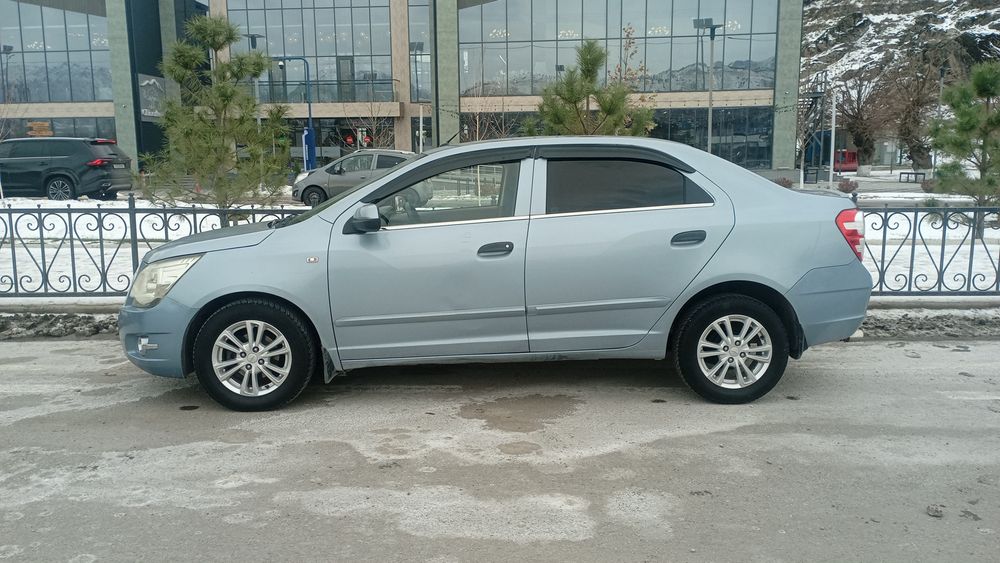 срочно продаётся кобальт 2014 год