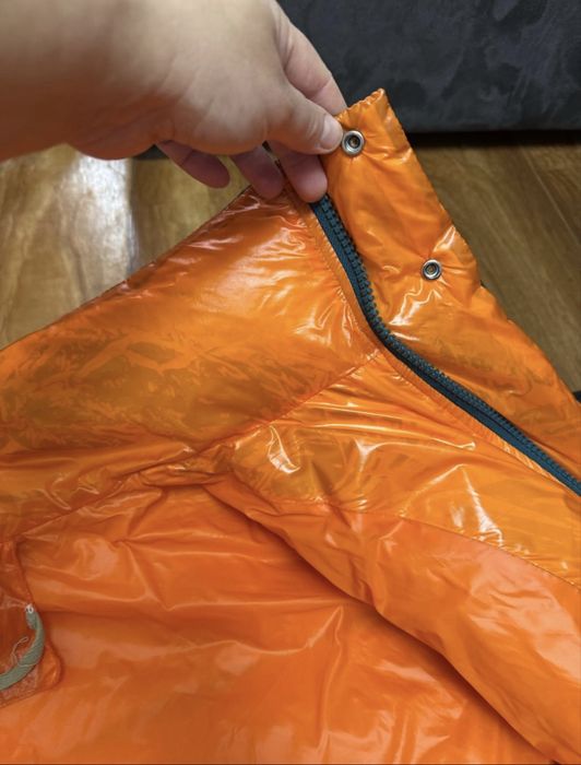 Продам пуховик в нормальном состоянии.