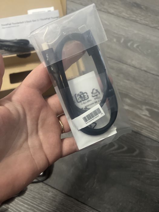 Statie de andocare Thunderbolt 3