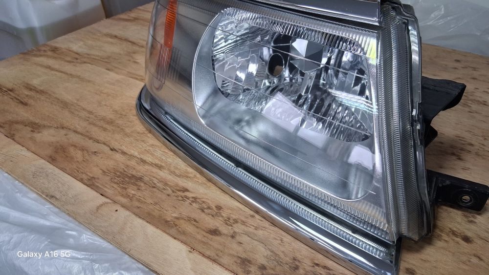 Фар Mitsubishi Pajero sport