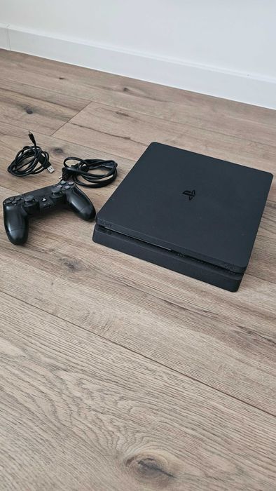 Playstation 4 slim PS4
