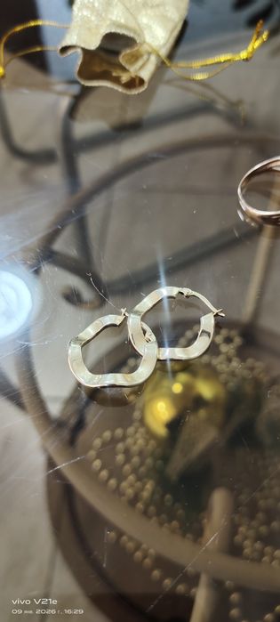 Продам золотые серьги