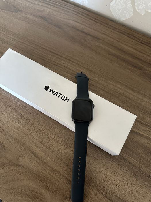 Apple Watch SE + cellular