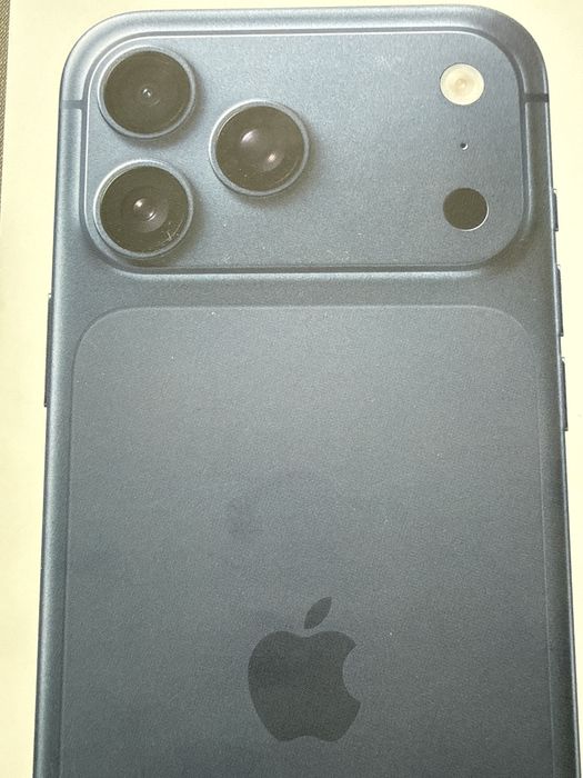 Продавм iphone 17 pro max 256gb blue. Нов, запечатан.Лично предаване.