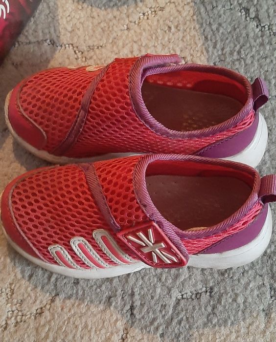 Детские кроссовки