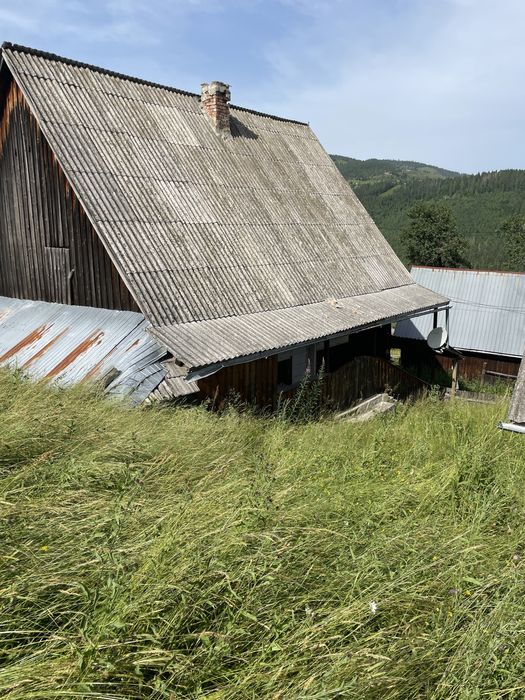 Vand teren + casa veche, suprafata 4000 mp situat langa drum principal
