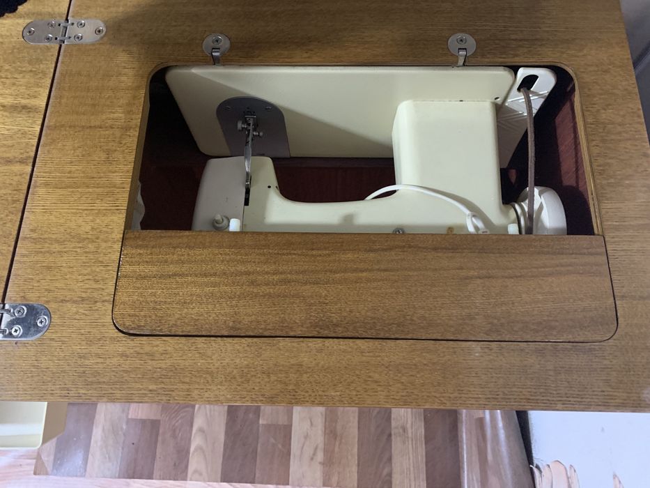 Швейная машинка Чайка