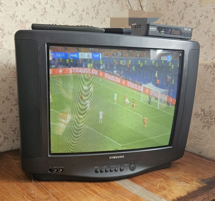 Телевизор Samsung с кинескоп 21" екран + декодер Neo