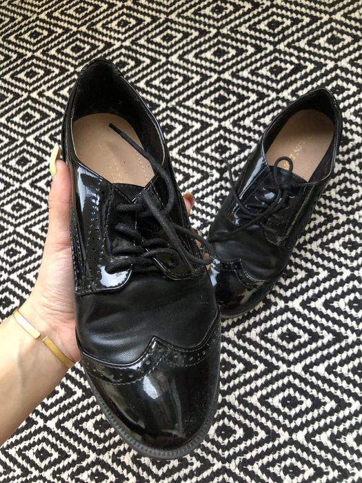 Pantofi Oxford de vânzare