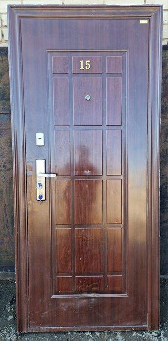 Продам входную дверь