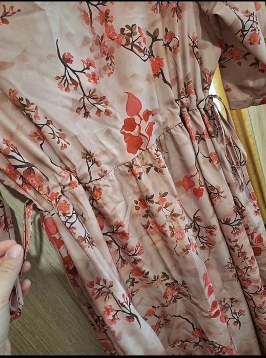 Rochie cu model floral, foarte comodă, mărimea M/L