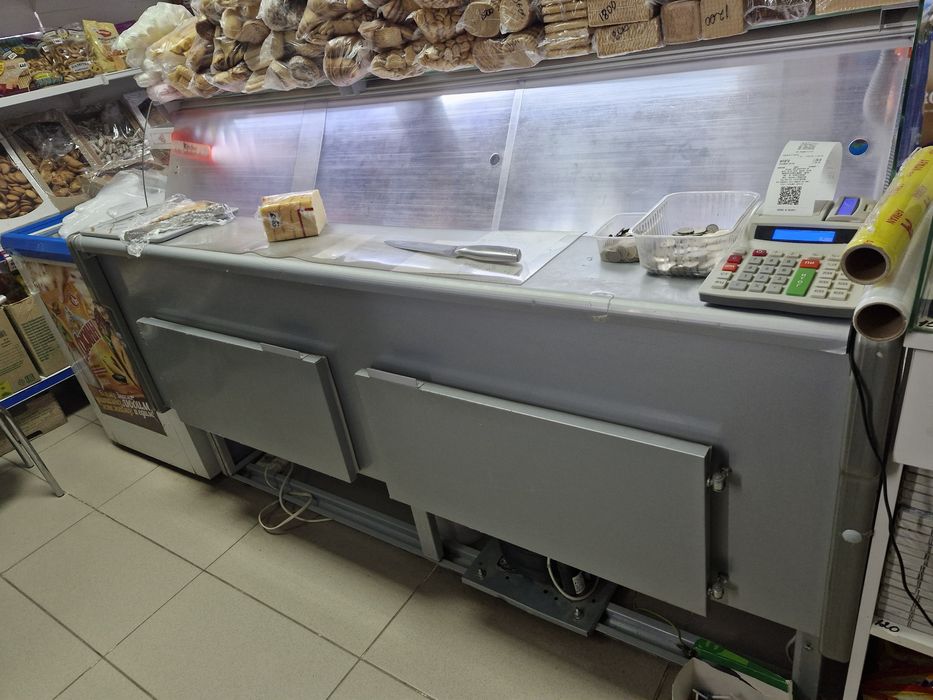Продам холодильную витрину б/у